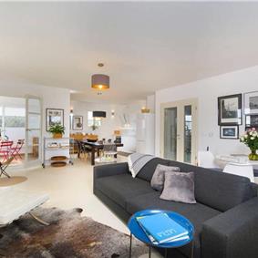 3 Bedroom Villa with Pool, Terrace and Sea Views near Vinisce, Sleeps 7